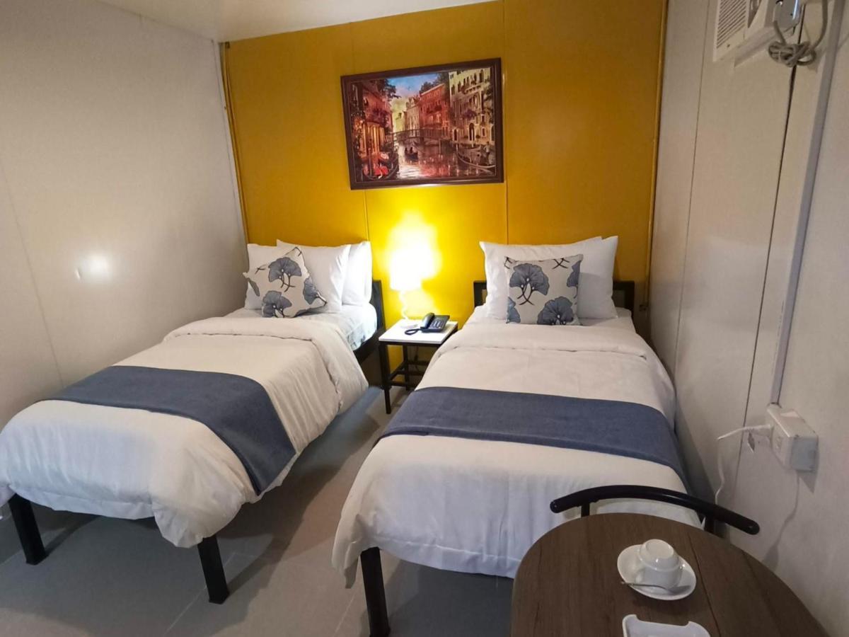 Happy Daze Hotel Tagum Esterno foto