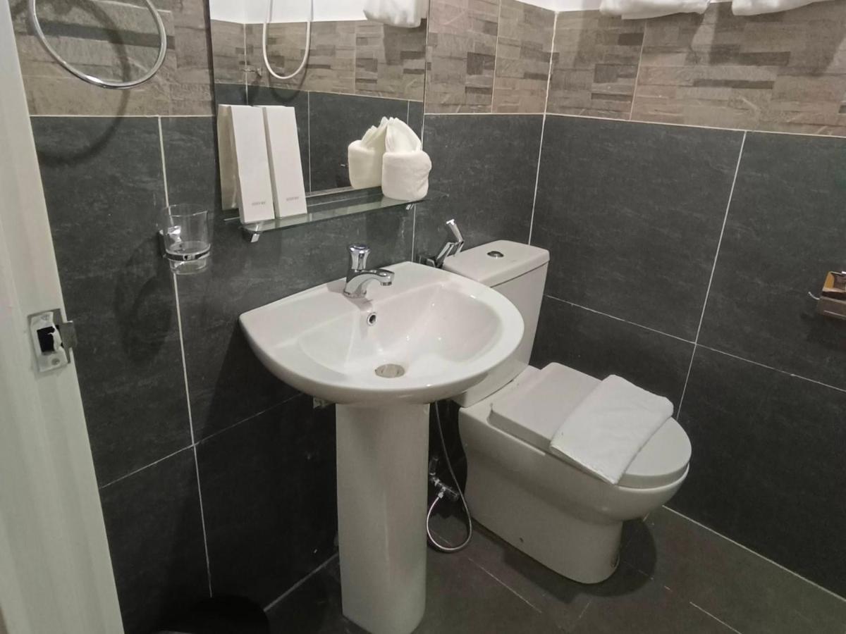 Happy Daze Hotel Tagum Esterno foto
